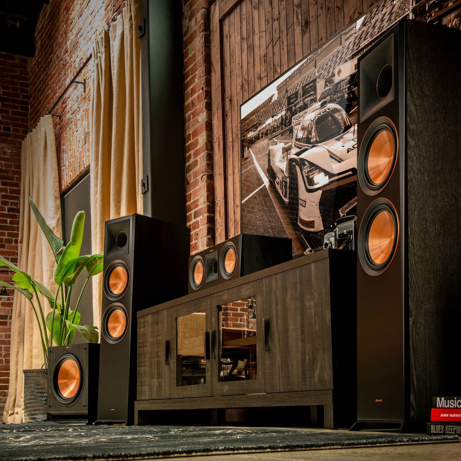Klipsch 192407 Акустика центрального канала Klipsch RP-600C walnut, цвет: Темно - коричневое дерево