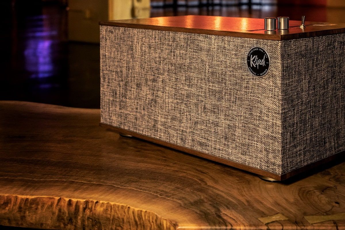 Klipsch 216651 Беспроводная акустика Klipsch The Three II Walnut, цвет: Темно - коричневое дерево