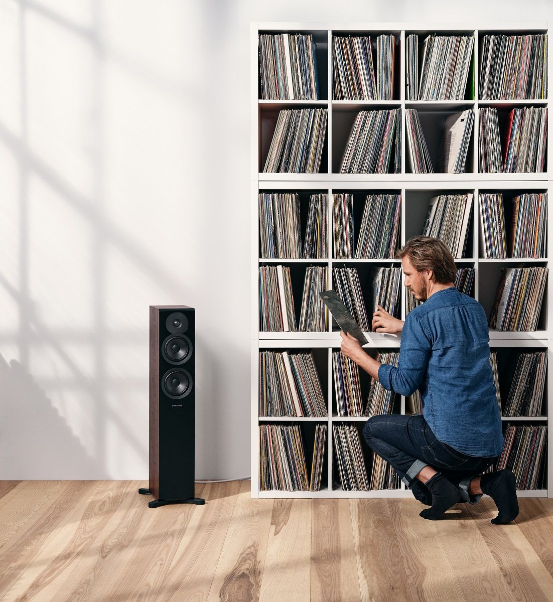 Dynaudio 248582 Напольная акустика Dynaudio New Emit 30 walnut, цвет: Темно - коричневое дерево
