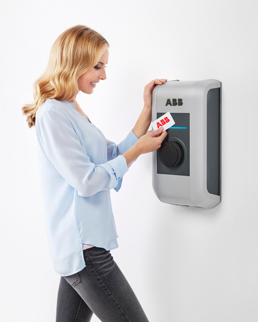 ABB 004-001-00001 Зарядная станция EVLunicWallbox W22, цвет: Серый, оттенок: Светлый