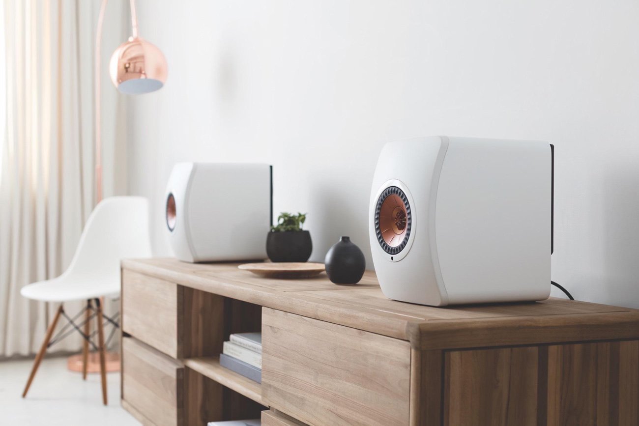 Kef 228485 Полочная акустика KEF LS50 Wireless Titanium Grey/Red, цвет: Серый