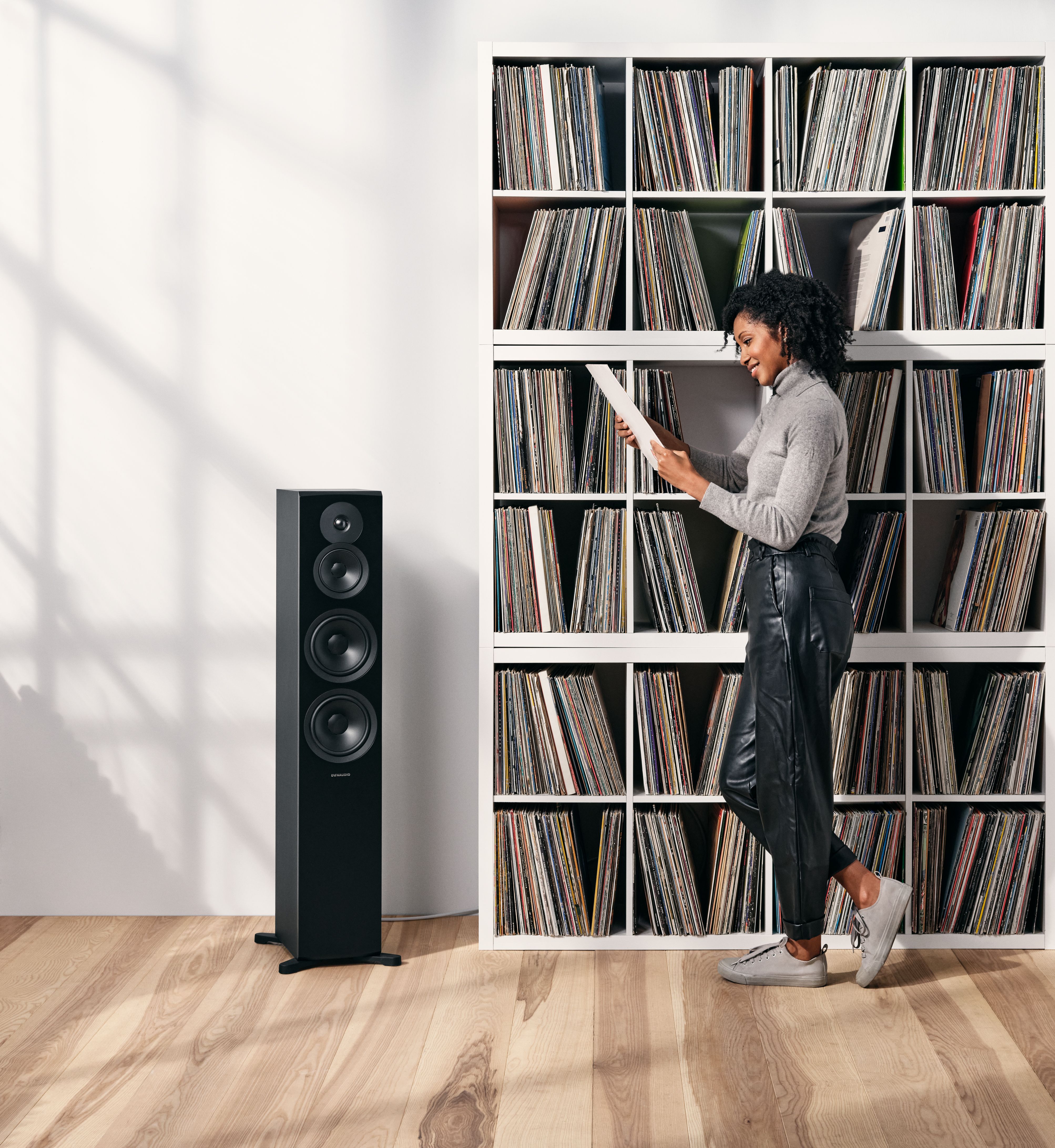 Dynaudio 248583 Напольная акустика Dynaudio New Emit 50 black, цвет: Чёрный