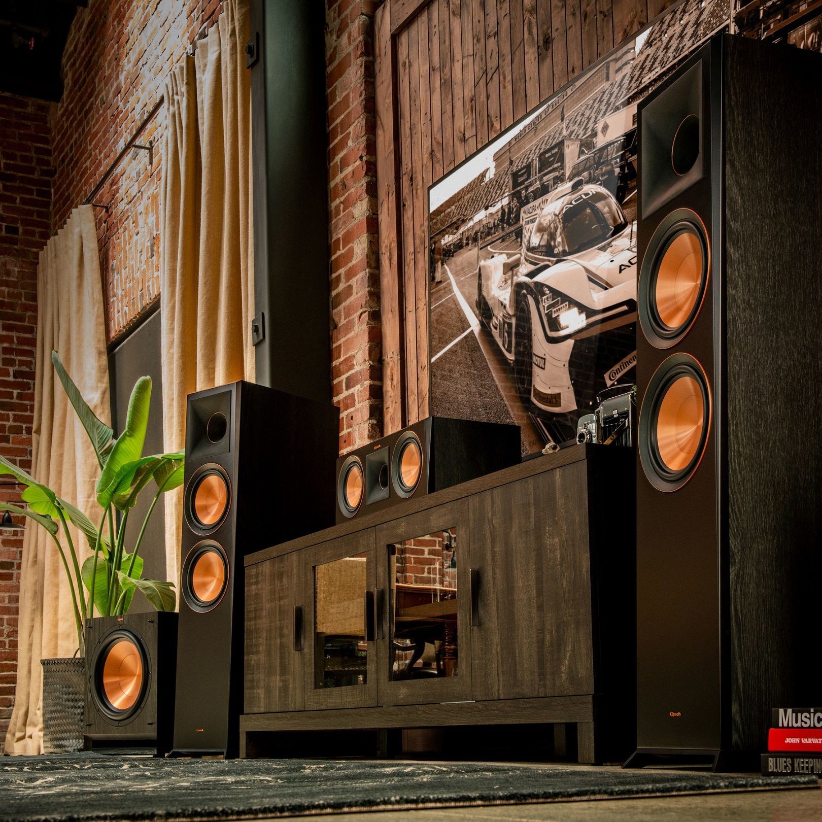 Klipsch 192409 Акустика центрального канала Klipsch RP-500C walnut, цвет: Темно - коричневое дерево