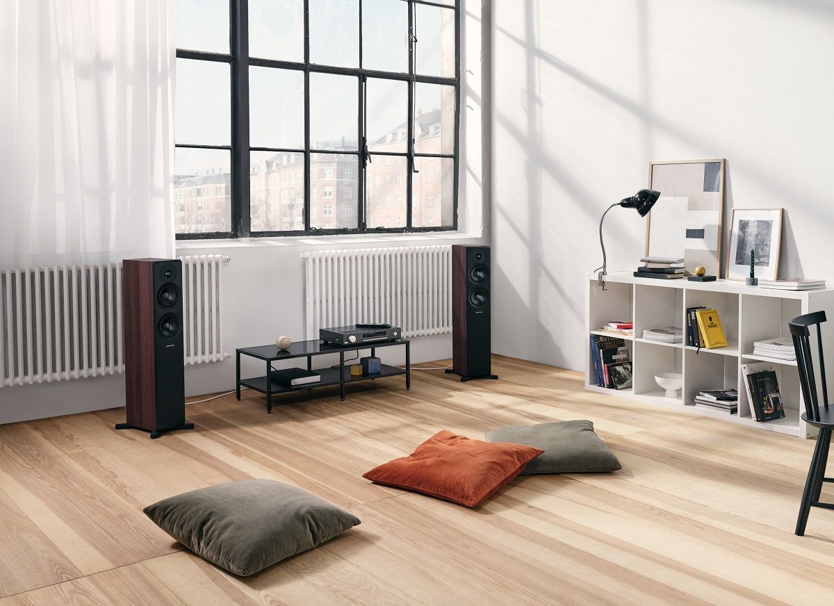 Dynaudio 248582 Напольная акустика Dynaudio New Emit 30 walnut, цвет: Темно - коричневое дерево