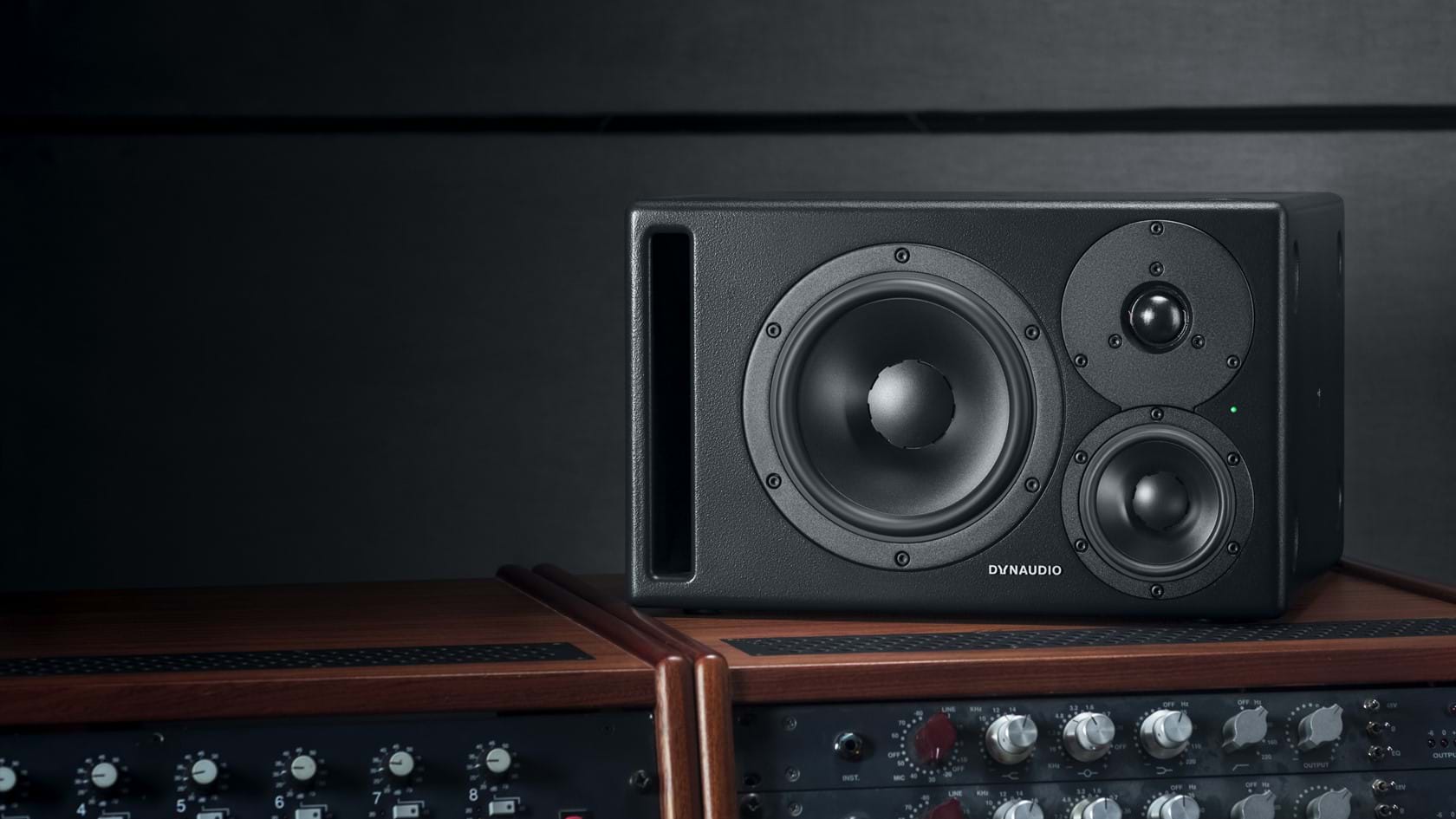 Dynaudio 253947 Стереопара активных мониторов Dynaudio Core 47, цвет: Чёрный