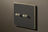 Lithoss LI0010133 Двухпозиционный переключатель Cockpit, цвет: Черный / Латунь, оттенок: Текстурированный / (рифленый)