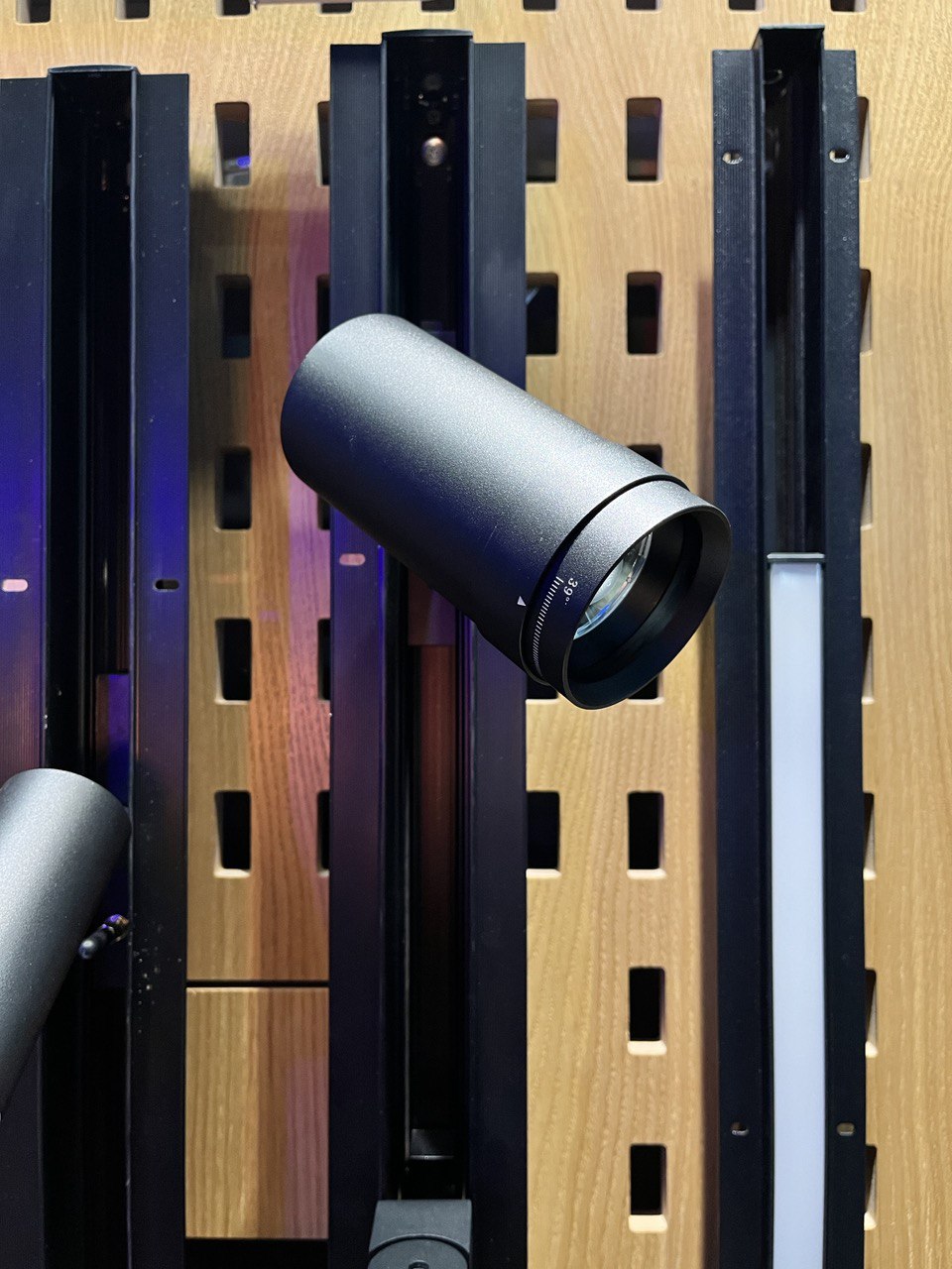 Yeelight YP-0130-B Трековый светильник Yeelight Pro S21+ магнитный, спот, регулируемый угол рассеивания, черный YP-0130-B