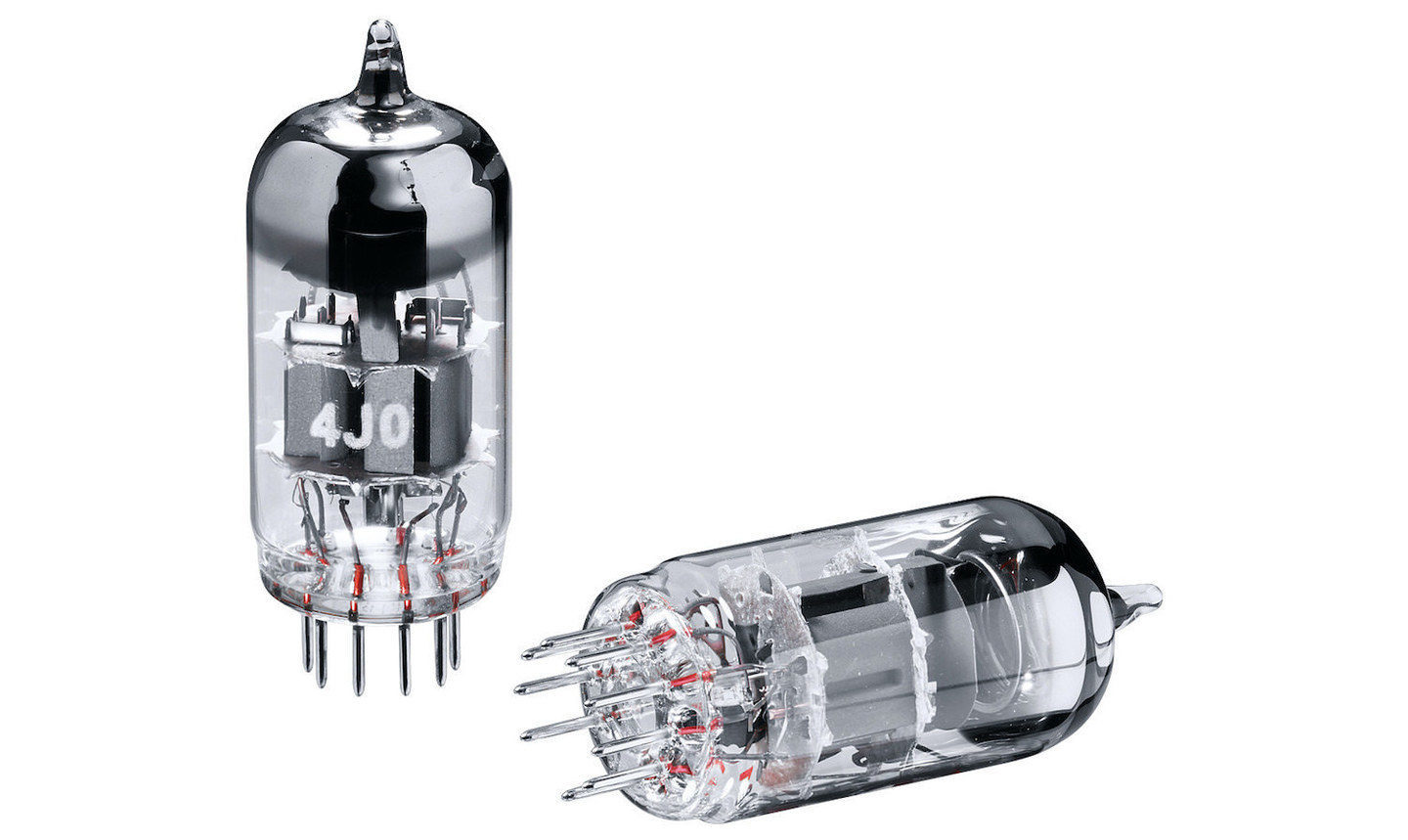 Magnat 235073 Интегральный усилитель Magnat MA 900, цвет: Чёрный