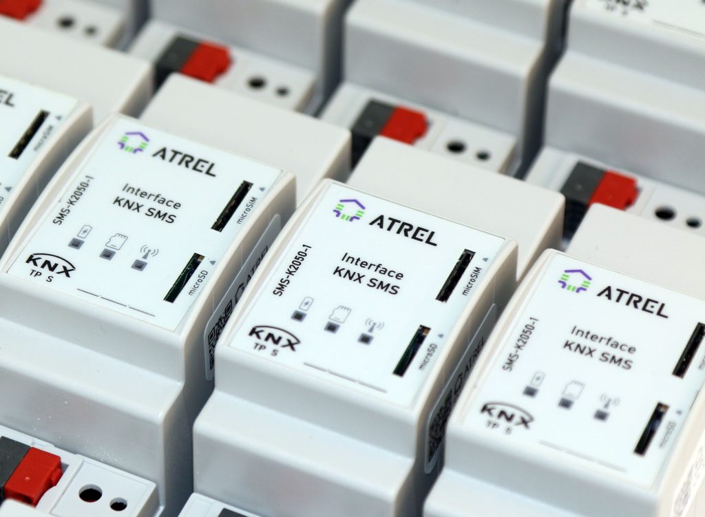 Atrel SMS-K2050-1 KNX SMS интерфейс на DIN рейку